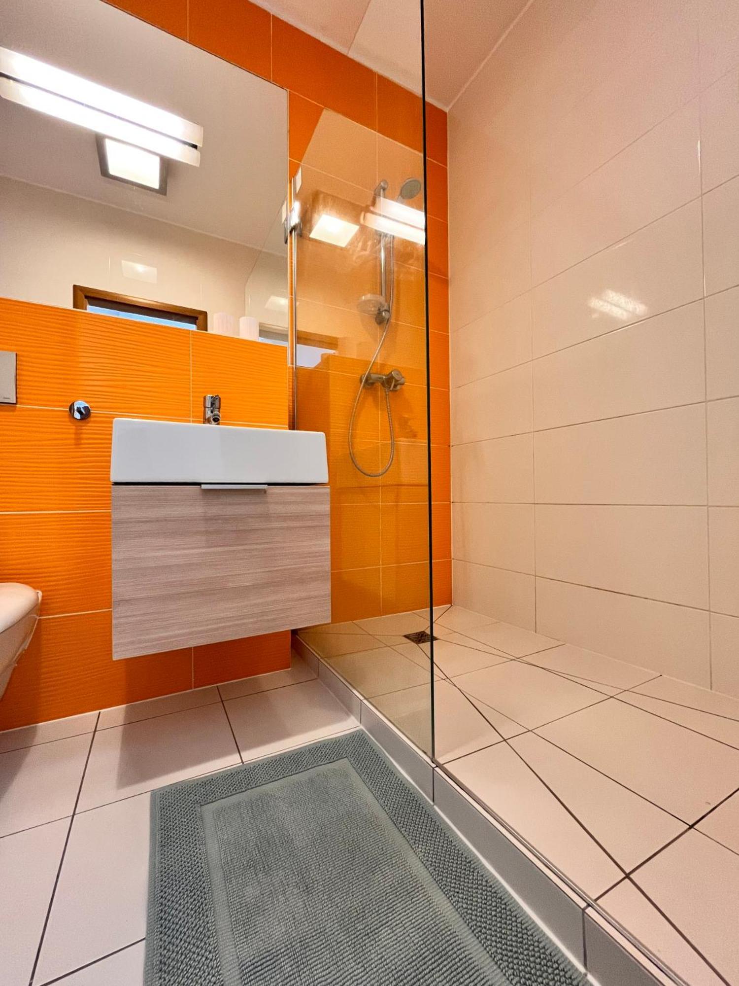 Mercury Two-Bedroom Apartment & Parking Свиноуйсьце Экстерьер фото